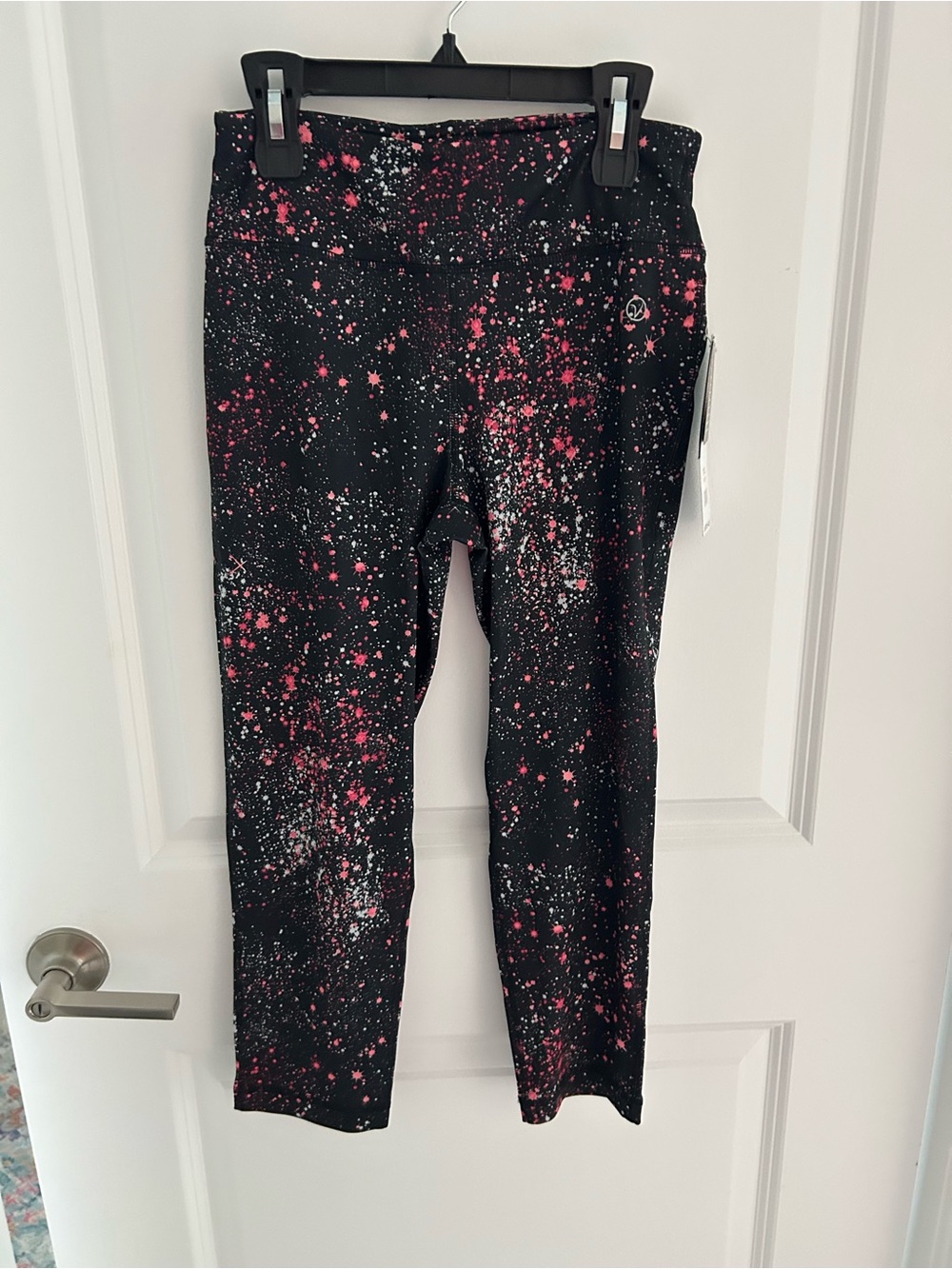 Vogo NWT woman’s Black & Pink Splatter Active Leggings xs